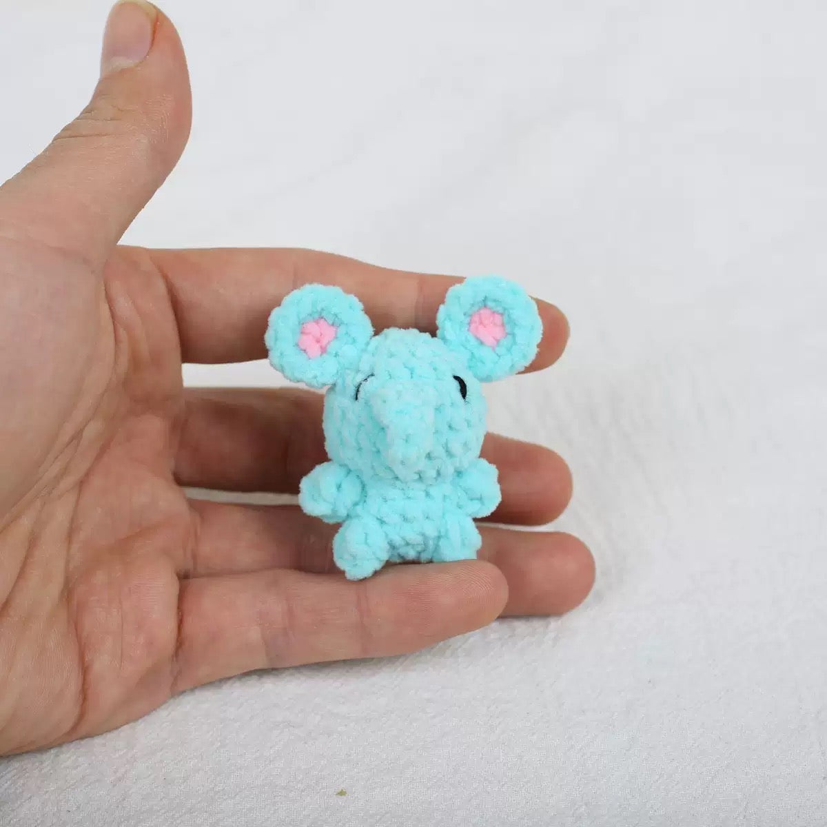 Handmade Crochet Elephant Keychain – Cute Gray Mini Plush Animal Bag Charm