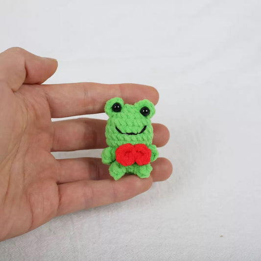 Handmade Crochet Frog Keychain – Cute Green Mini Plush Animal Bag Charm